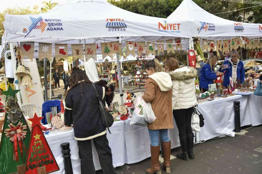 Kursiyerlerin ürettiği ürünler sergileniyor