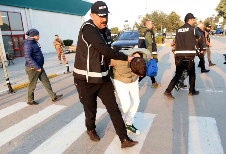 4 cinayete karışan çete lideri Adana’ya getirildi