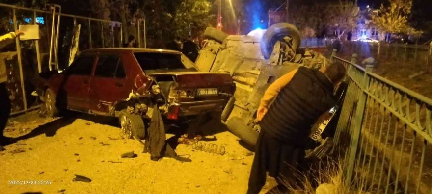 Adana’da kontrolden çıkan araç park halindeki araca çarptı: 1 yaralı