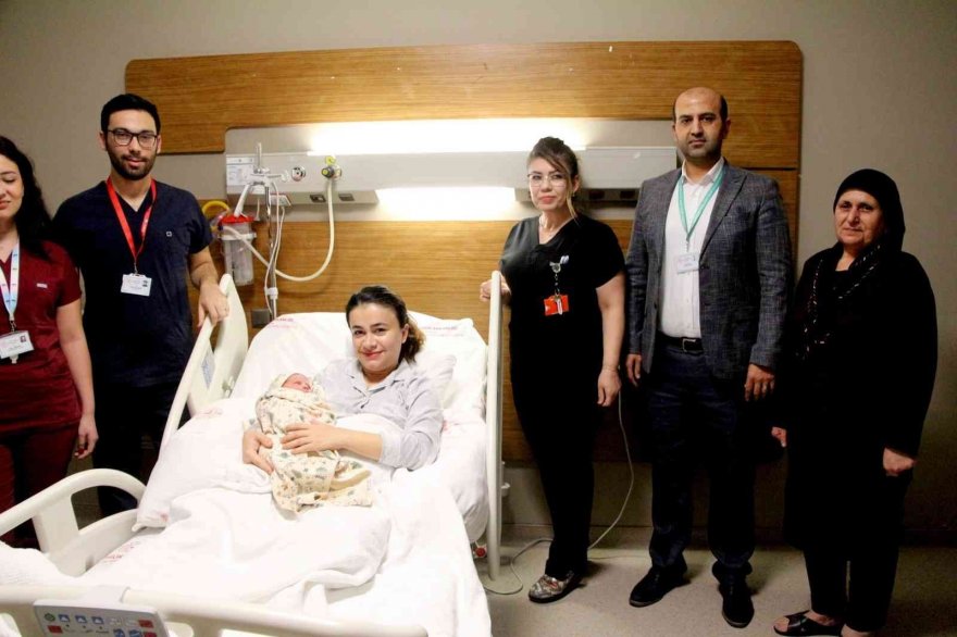 Adana’da 2023 yılının ilk bebeği ‘Toprak’ oldu