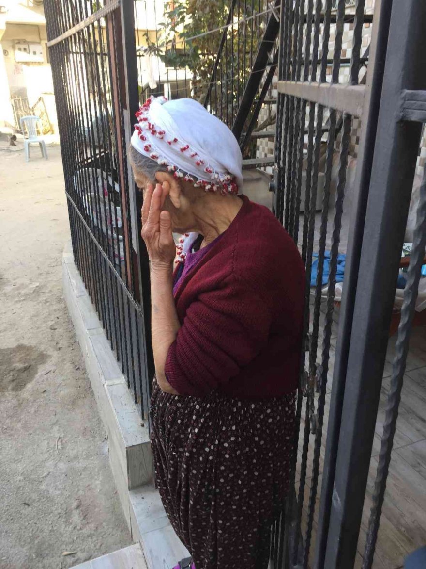 Kanser hastası yaşlı kadını dakikalarca dövüp gasp etti