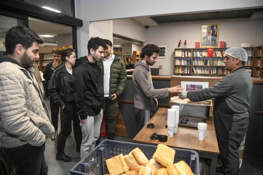 Adana Büyükşehir, final haftasında sıcak çorbayla öğrencilerin yanında