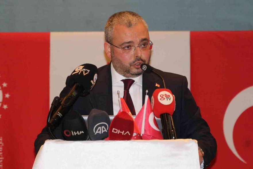 Adana’da gazeteciler dezenformasyon konusunda bilgilendirildi