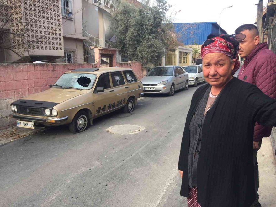 Evden çıkarmak istediği gelininin ağabeyi otomobile baltayla zarar verdi