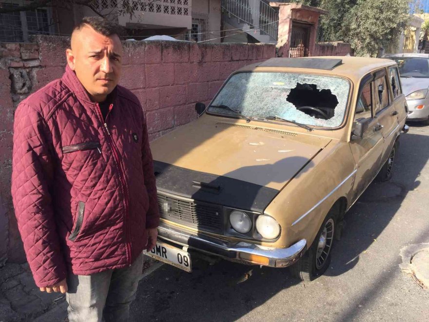 Evden çıkarmak istediği gelininin ağabeyi otomobile baltayla zarar verdi