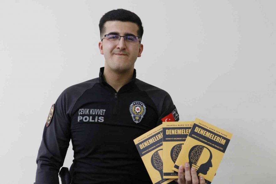 Genç polis memuru kitap yazdı, gelirinin bir kısmını şehit ailelerine bağışladı