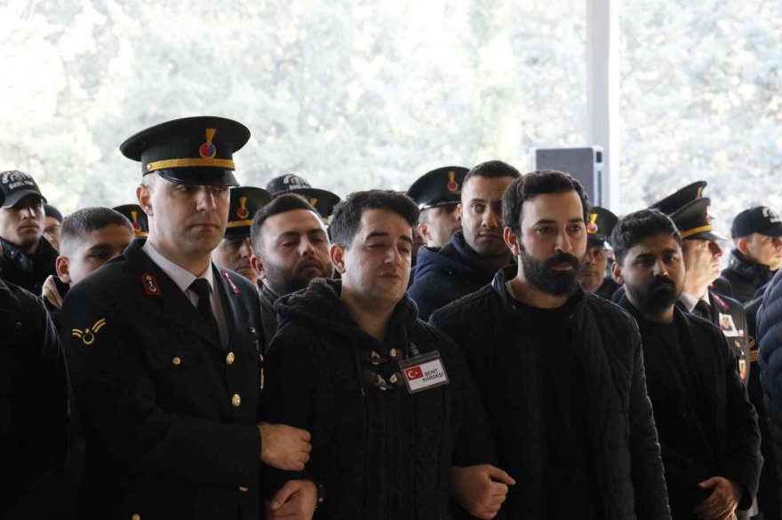 Otobüs kazasında şehit olan Eren Öztürk, Adana’da son yolculuğuna uğurlandı