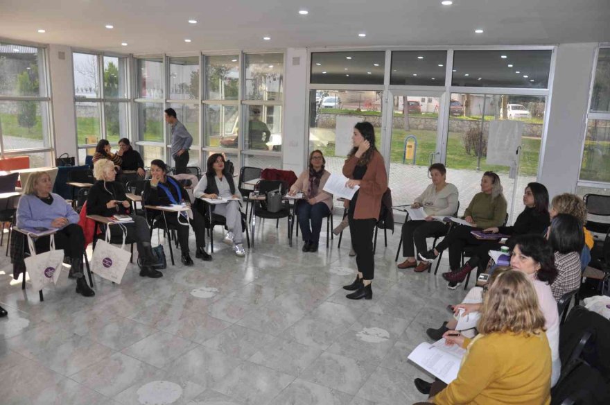 Çukurova’da kadının insan hakları eğitim kursu başlatıldı