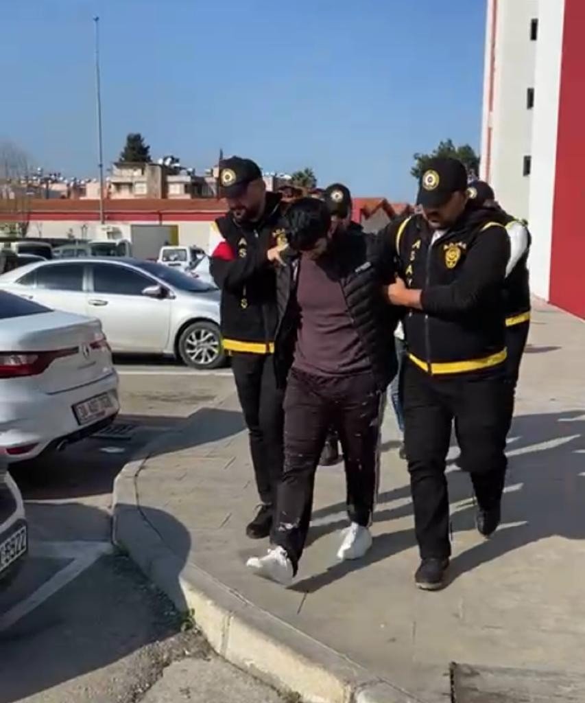 Sosyal medya tuzağı: Dövülerek bıçaklandı, telefonu ve 12 bin TL’si gasp edildi