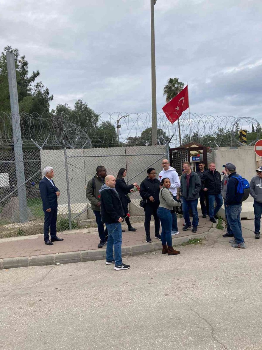 ABD askerlerinin İncirlik Üssü’nden çıkışına 12 yıl sonra izin verildi, esnafın yüzü güldü