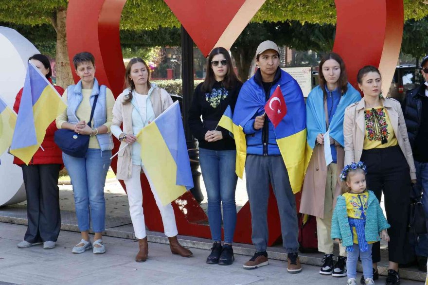 Adana’da yaşayan Ukraynalılar, Ukrayna Birlik Günü’nü kutladı