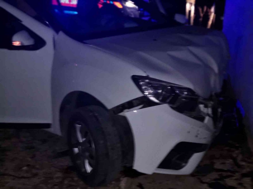 Adana’da cenazeye giden aile kaza yaptı: 1’i ağır, 3 yaralı