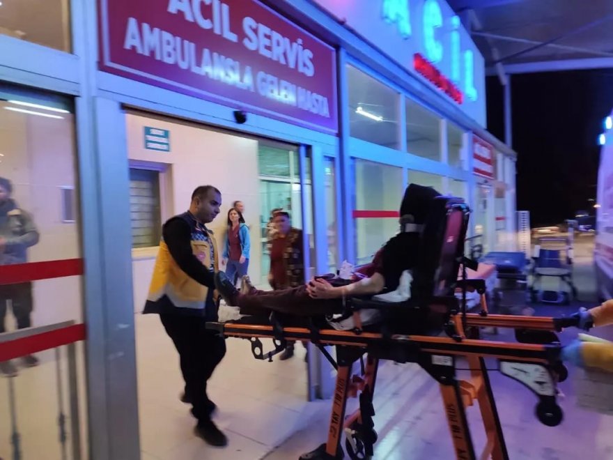 Adana’da cenazeye giden aile kaza yaptı: 1’i ağır, 3 yaralı