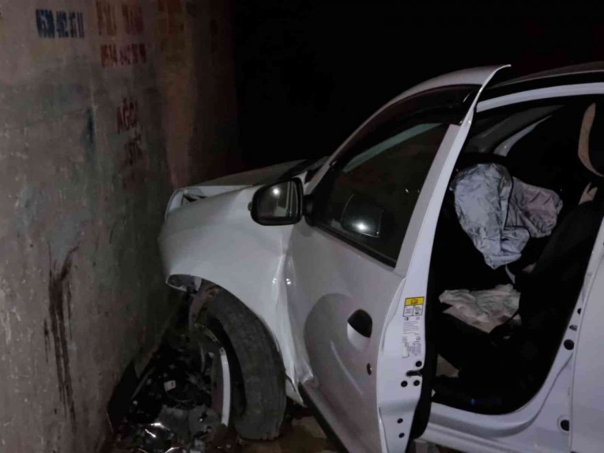 Adana’da cenazeye giden aile kaza yaptı: 1’i ağır, 3 yaralı