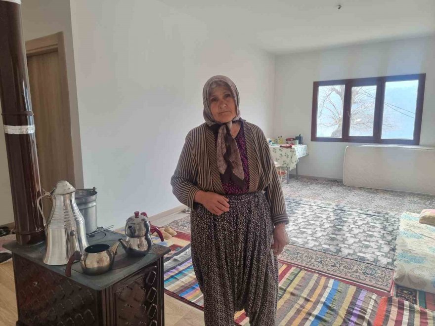 Fatma Teyze yeni evine kavuştu: Bu kez sevinç gözyaşı döktü