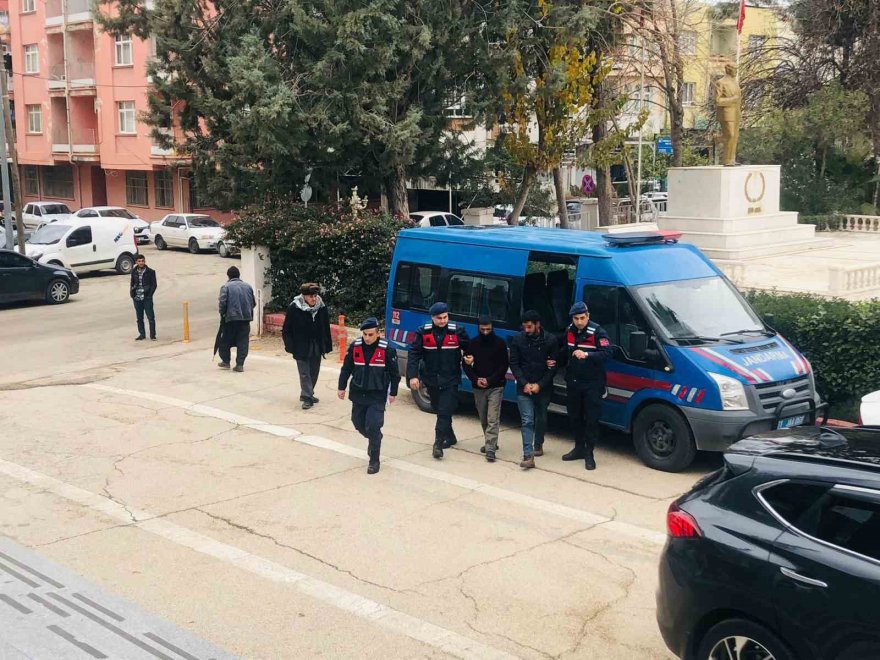 Hurda aracıyla keşif yapan 2 hırsızlık şüphelisi yakalandı