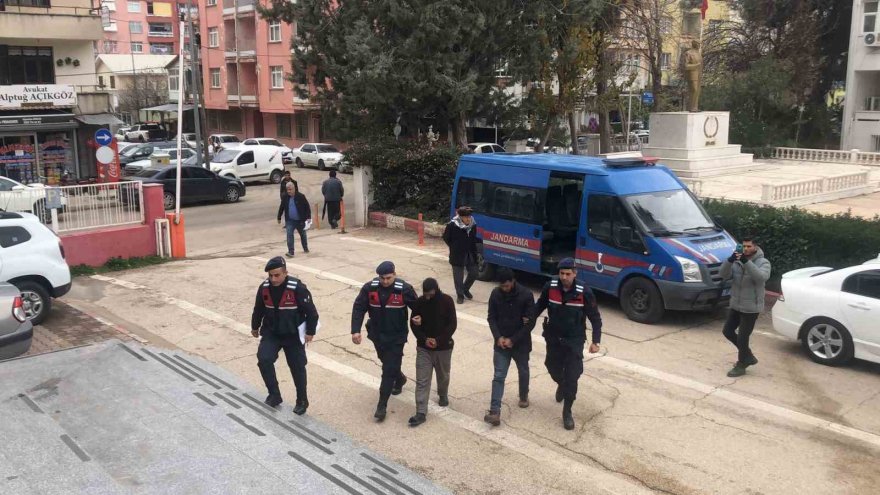 Hurda aracıyla keşif yapan 2 hırsızlık şüphelisi yakalandı