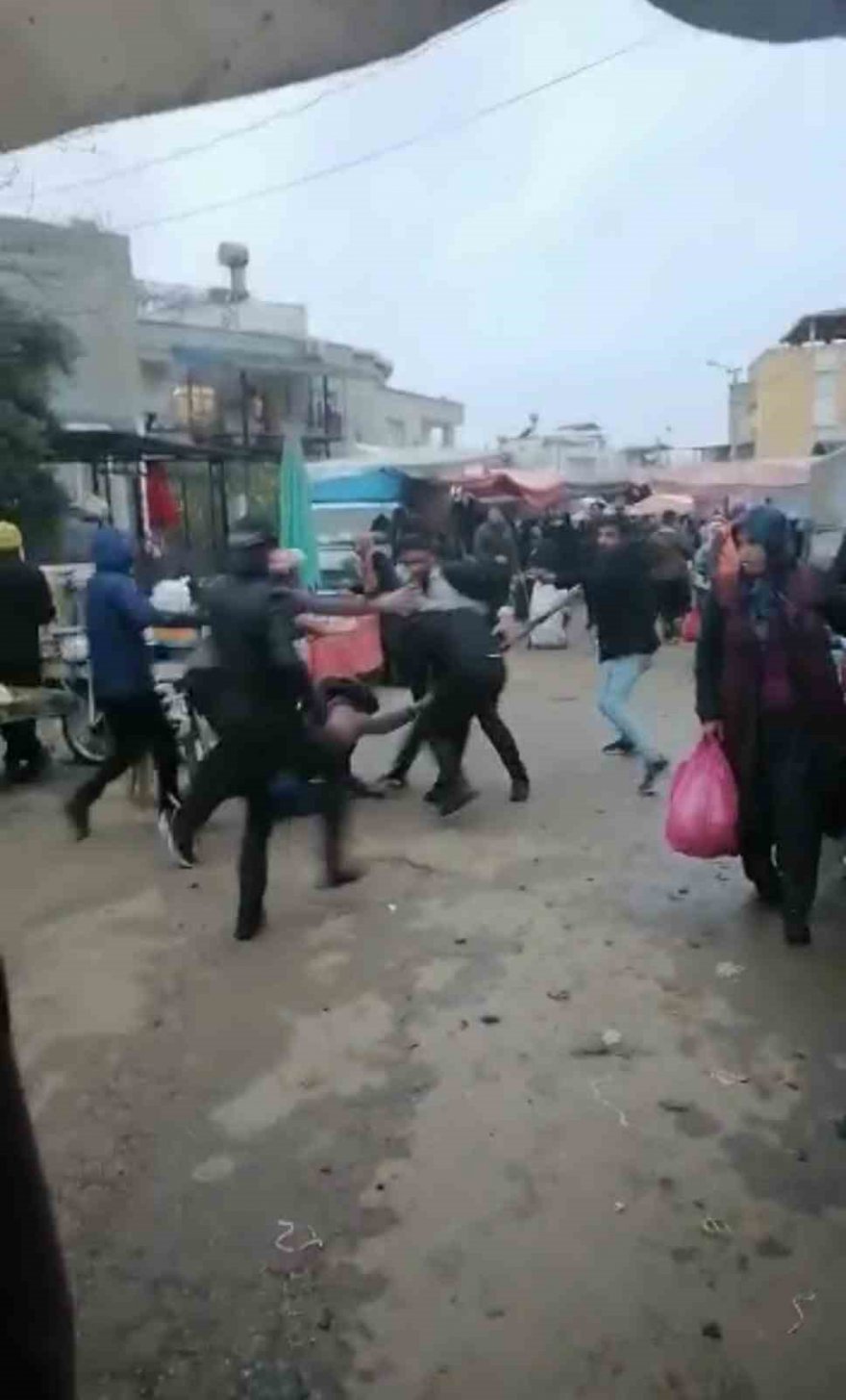 Adana’da pazarda taşlı sopalı kavga