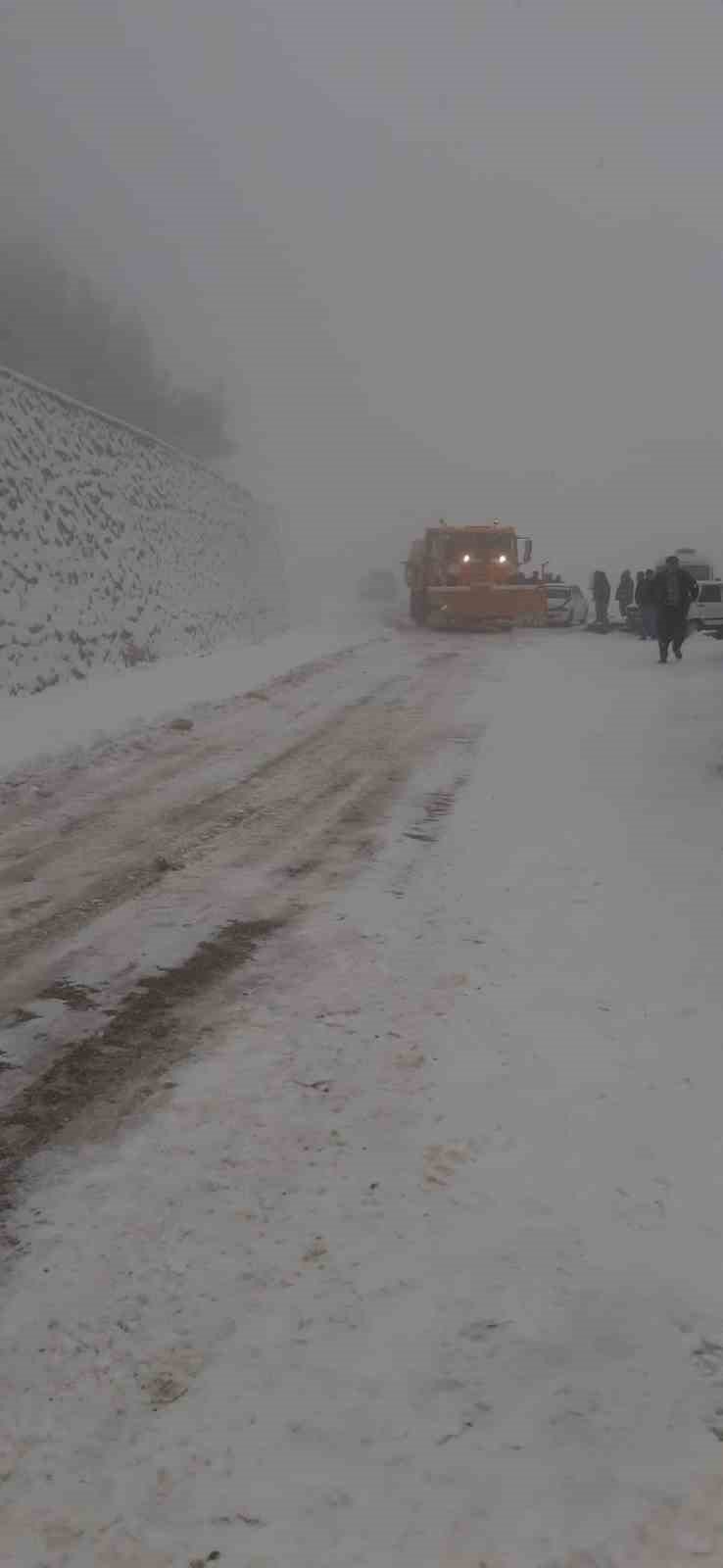 Adana’nın kuzey ilçeleri güne karla uyandı