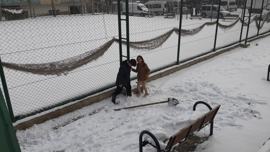 Karla birlikte her şey buz tuttu