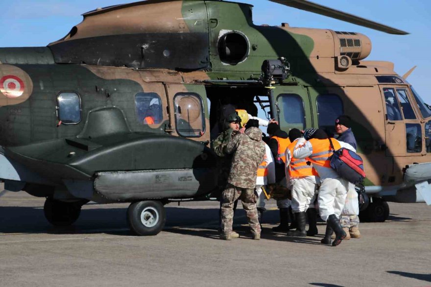 Mehmetçik’ten deprem bölgelerine yardım sortisi