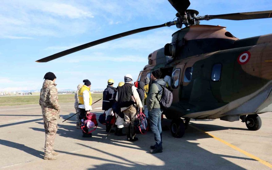 Mehmetçik’ten deprem bölgelerine yardım sortisi