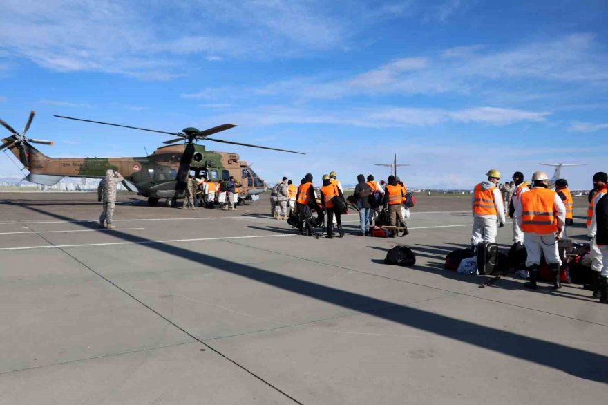 Mehmetçik’ten deprem bölgelerine yardım sortisi