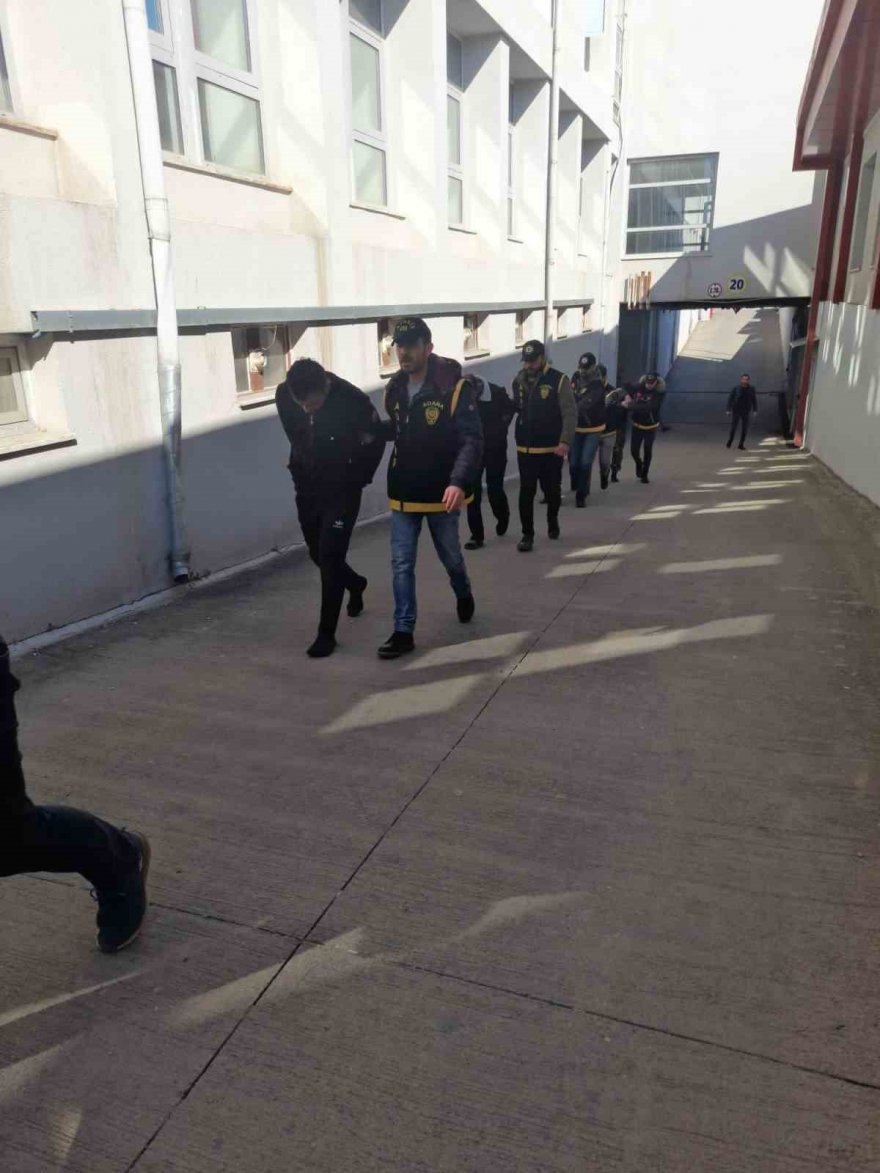 Depremzedelerin malzemesini çalan 10 hırsız tutuklandı