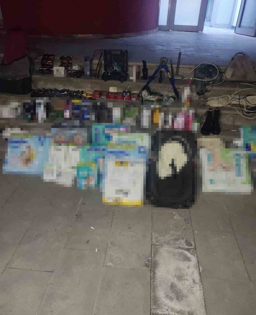 Depremzedelerin malzemesini çalan 10 hırsız tutuklandı