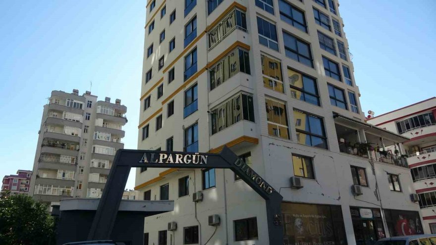 Hasan Alpargün’ün inşa ettiği tüm binalar hasarlı