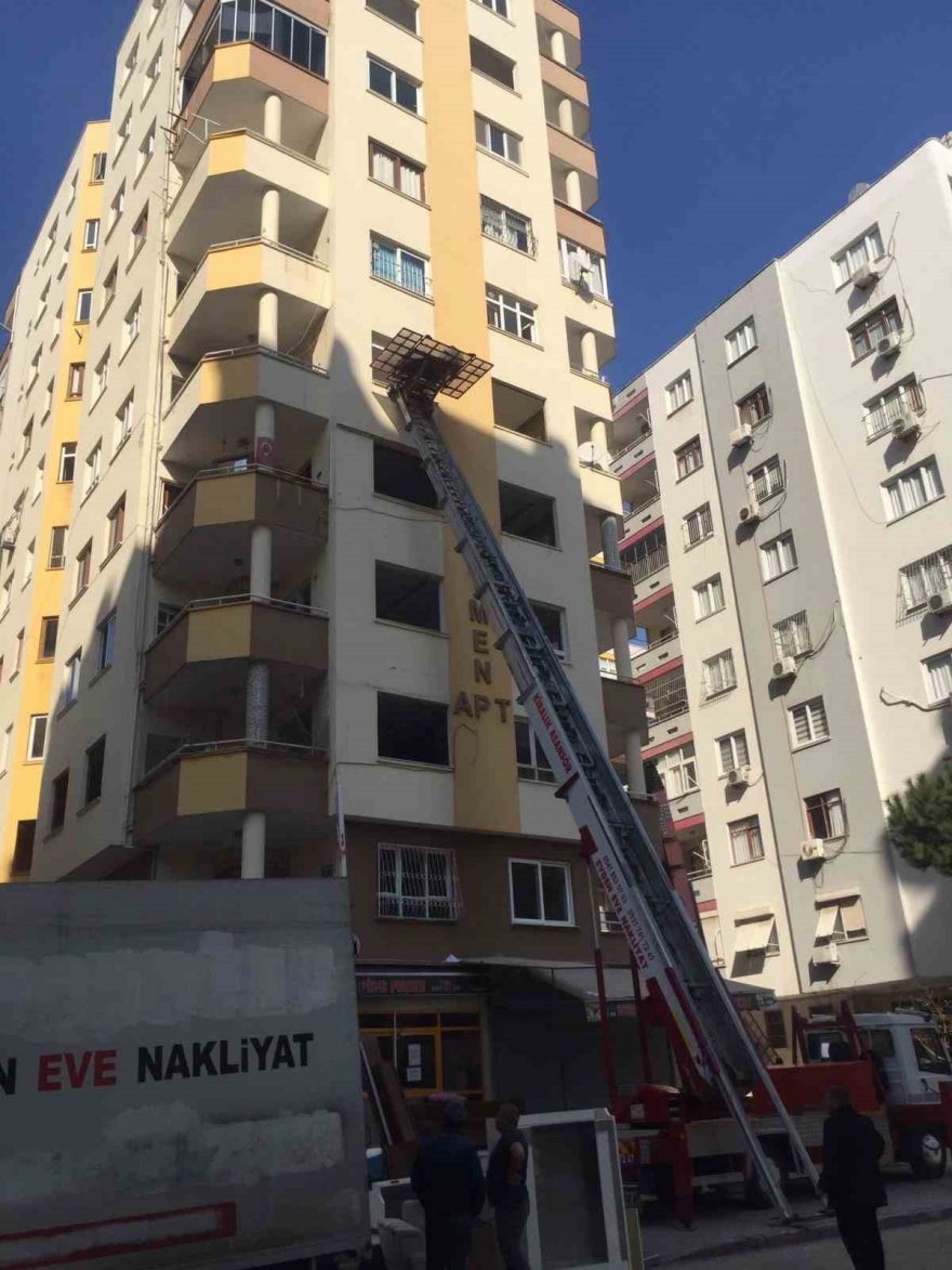 Adana’da yıkılan ve 418 kişiye mezar olan bina enkazları dron ile görüntülendi