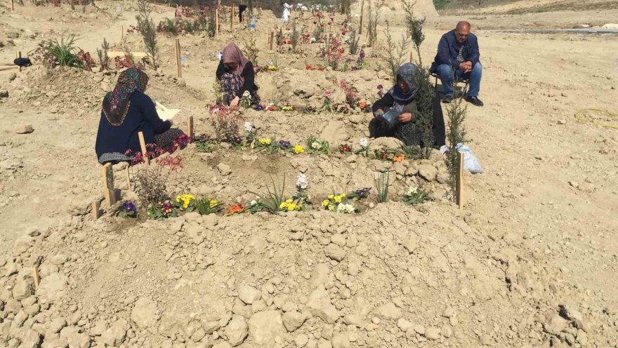 Depremde ailesini kaybeden annenin feryadı