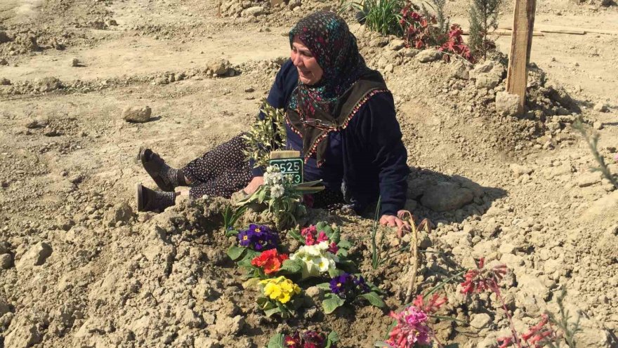 Depremde ailesini kaybeden annenin feryadı