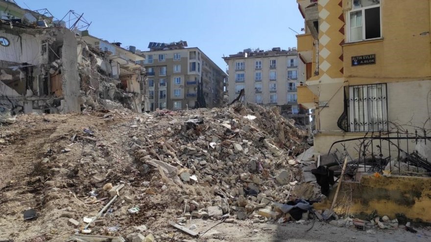 Enkazda 63 saat kalan lise öğrencisi yaşadıklarını anlattı