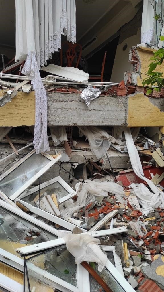 Enkazda 63 saat kalan lise öğrencisi yaşadıklarını anlattı