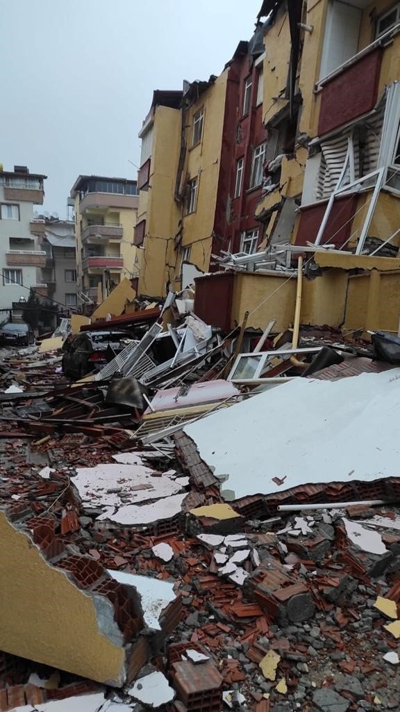 Enkazda 63 saat kalan lise öğrencisi yaşadıklarını anlattı