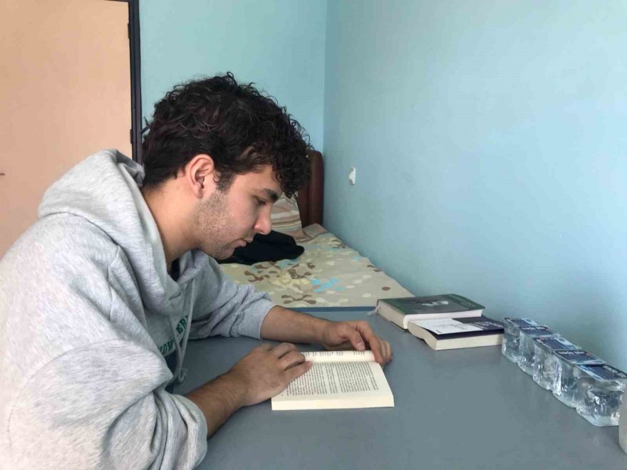 Enkazda 63 saat kalan lise öğrencisi yaşadıklarını anlattı