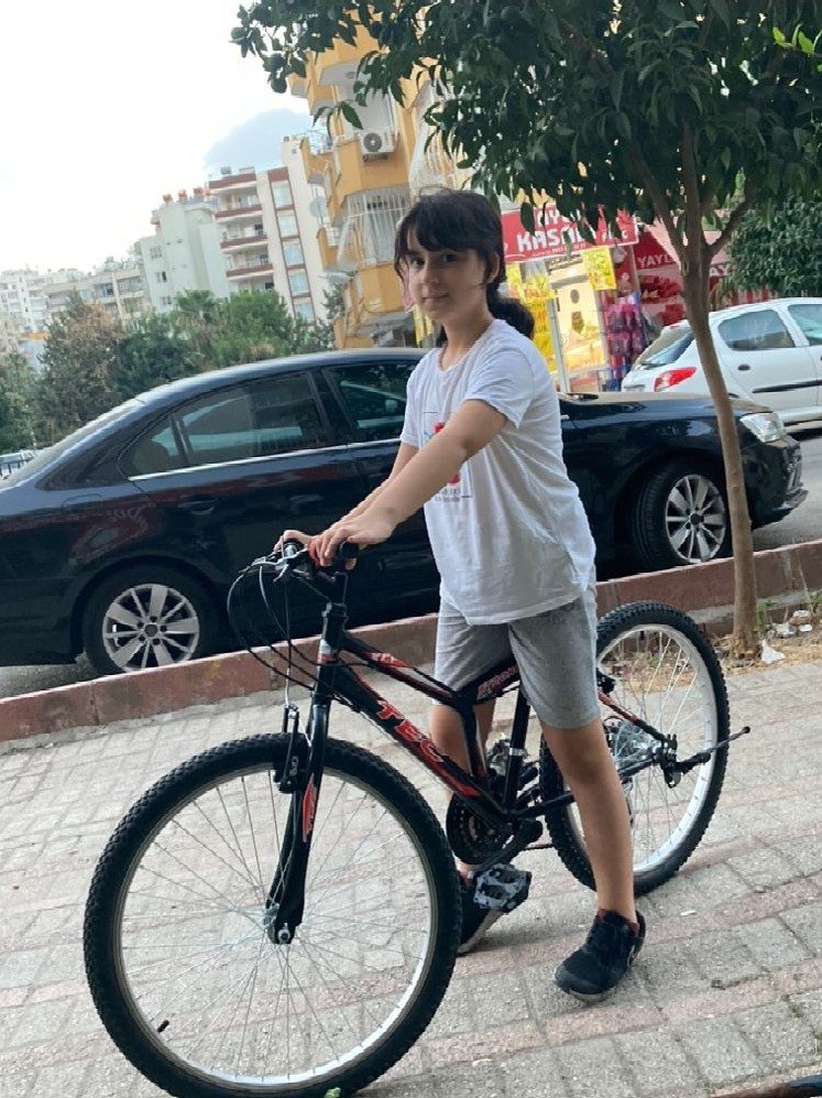 Depremzede küçük Zeynep’in bisikletini çaldılar