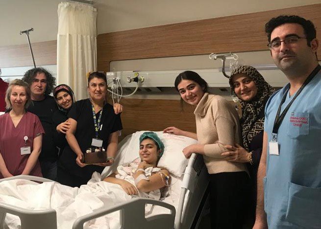 Enkazdan kurtulan Elif Naz yazdığı notlarla hayata tutunuyor