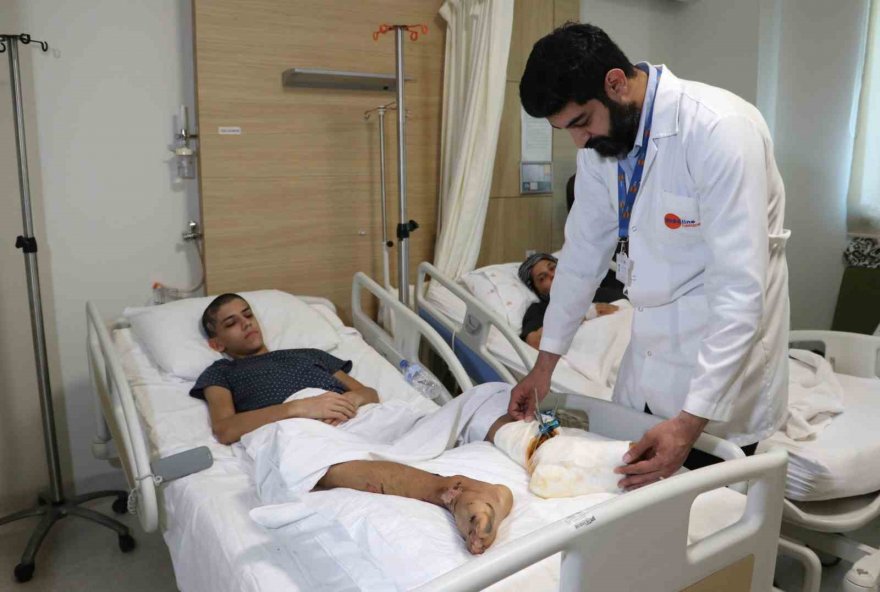 Eşi ve 1 evladını depremde kaybetti, kendisinin de sol kolu kesildi