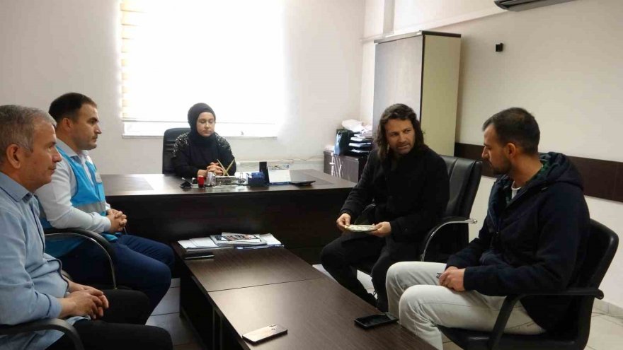 Depremzede ailenin aldığı kıyafette para çıktı, tereddüt etmeden iade ettiler