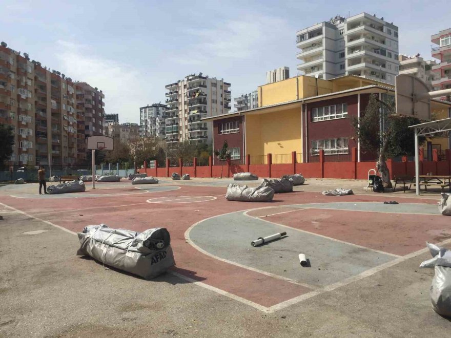 Okullarda 13 Mart hazırlığı: Çadırlar kaldırılıyor