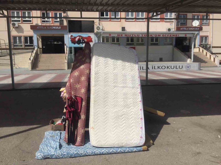 Okullarda 13 Mart hazırlığı: Çadırlar kaldırılıyor