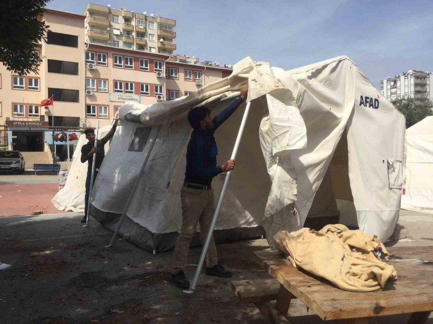 Okullarda 13 Mart hazırlığı: Çadırlar kaldırılıyor