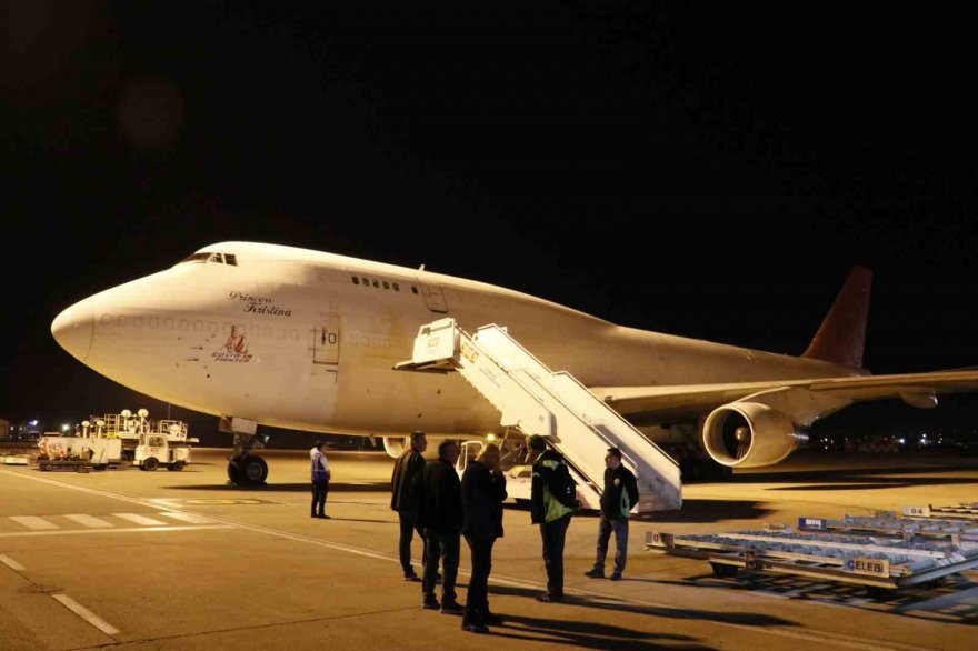 Pakistan’dan Türkiye’ye çadırlar gelmeye başladı