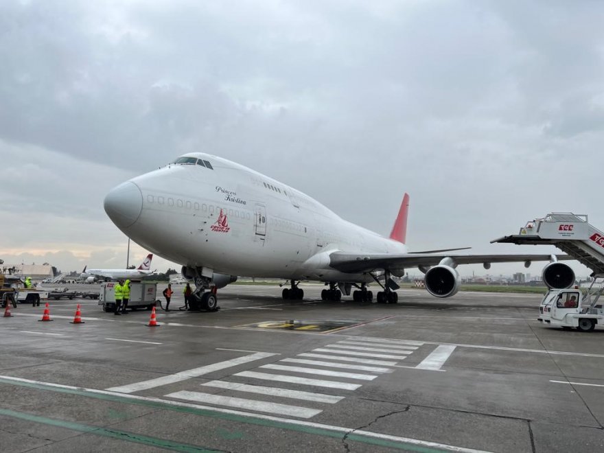 Şuana kadar Adana'ya 6 bin kışa dayanıklı çadır indi: Pakistan’ın deprem bölgesine yardımları sürüyor