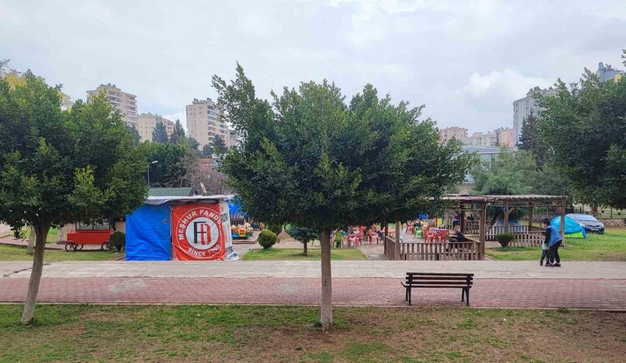 Deprem korkusu kamelyayı ev yaptırdı