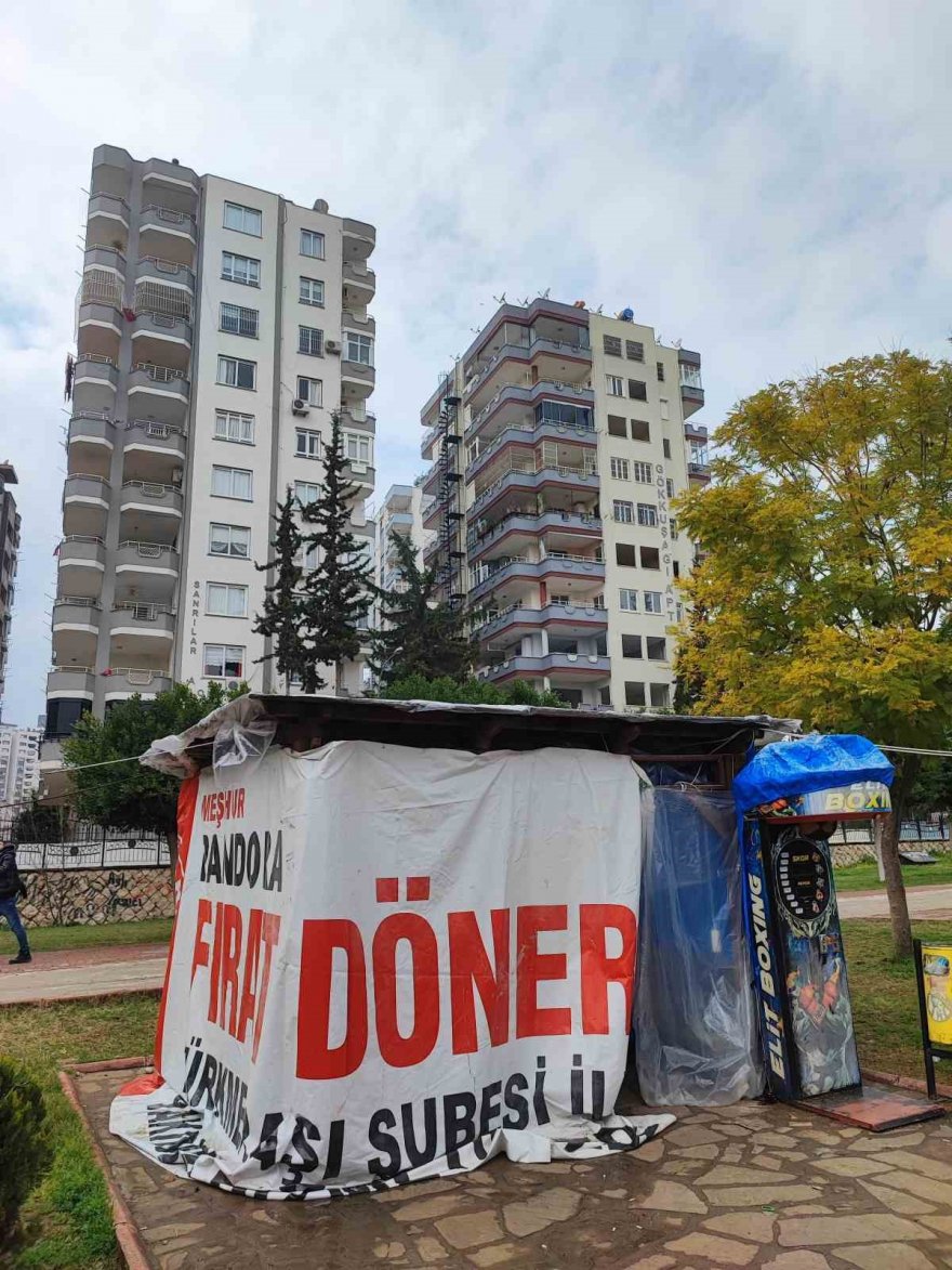 Deprem korkusu kamelyayı ev yaptırdı