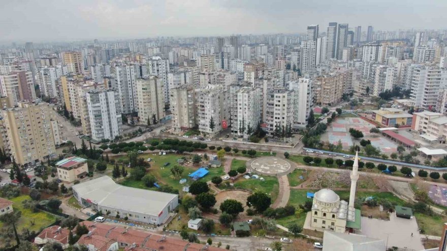 Deprem korkusu kamelyayı ev yaptırdı