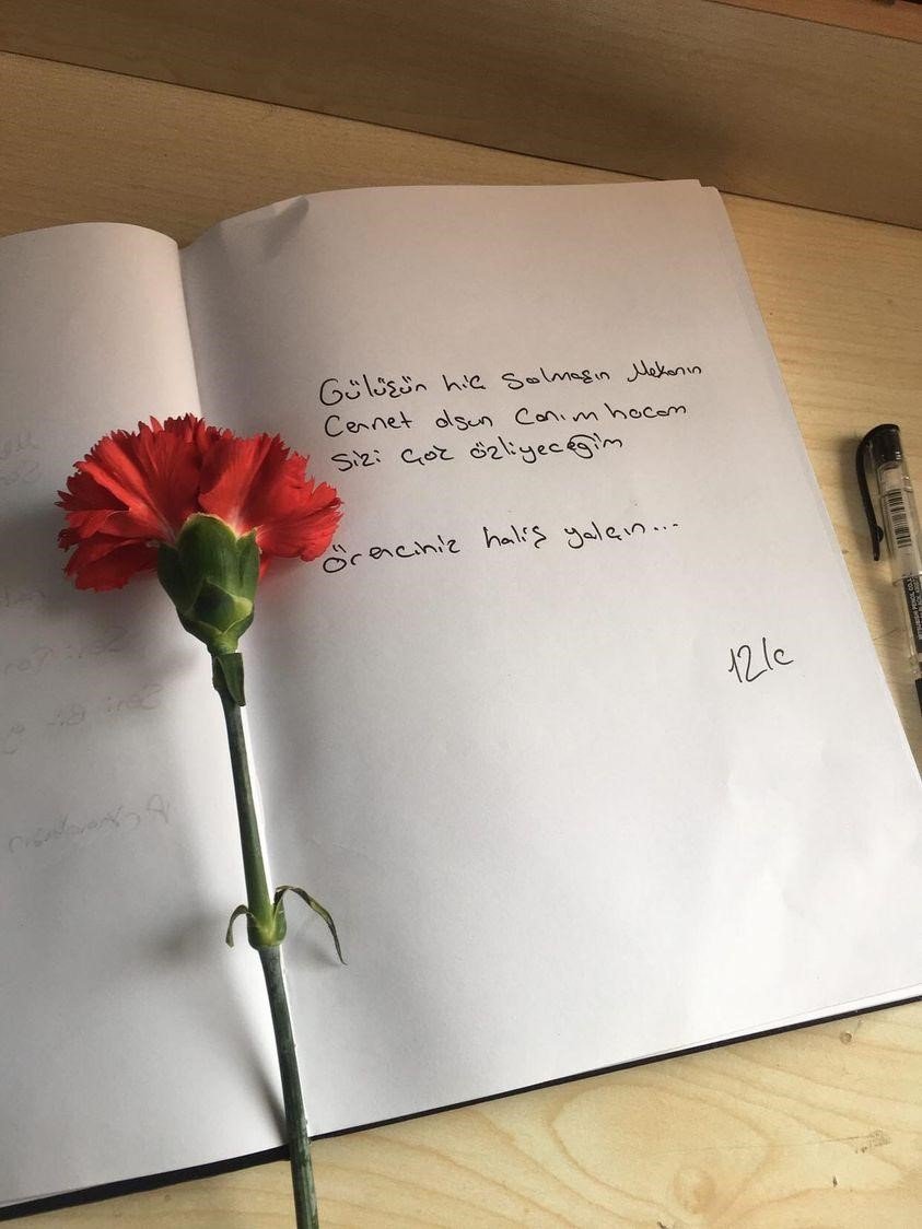 Öğrencilerin depremde hayatını kaybeden öğretmenleri için yazdığı notlar duygulandırdı